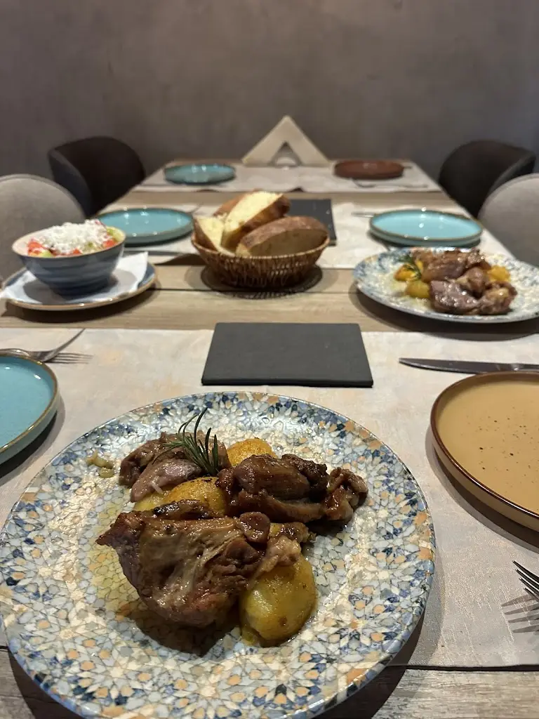 HERMES RESTAURANT_Černá Hora_slider_image_3