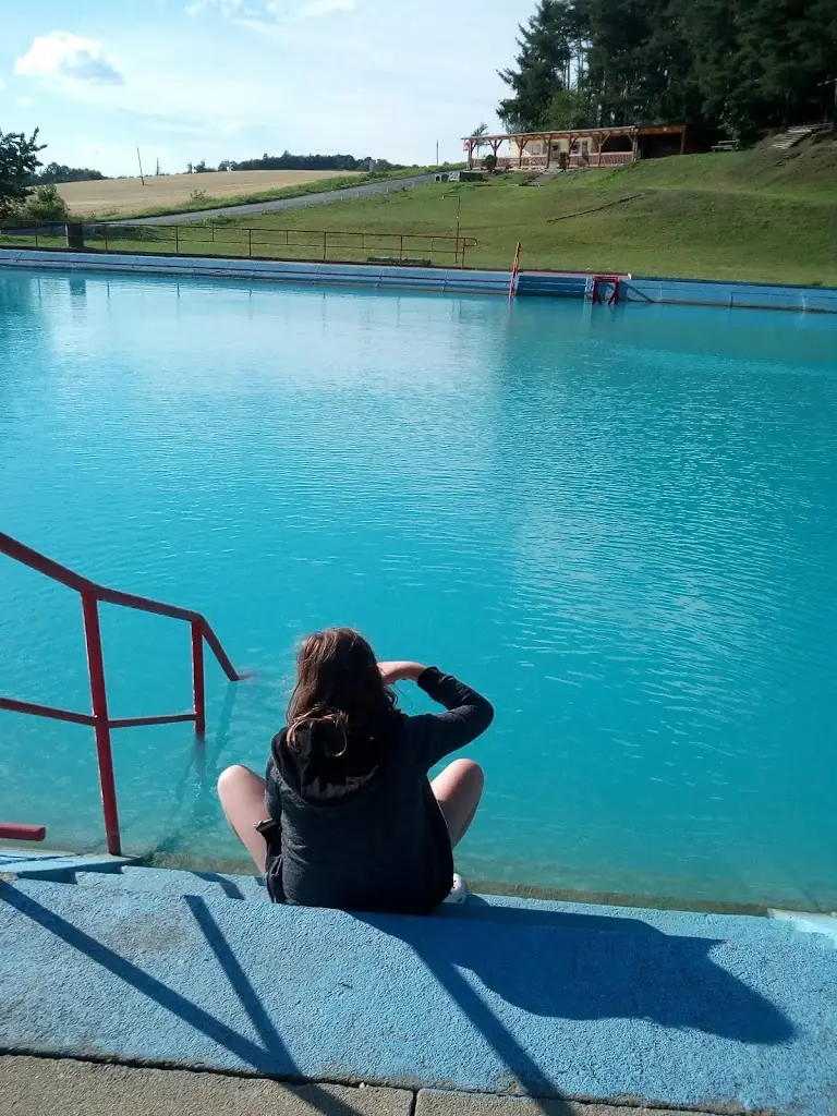 Jiří Čejka_Občerstvení u koupaliště Cz Maláčová 7_Doubravice nad Svitavou_review