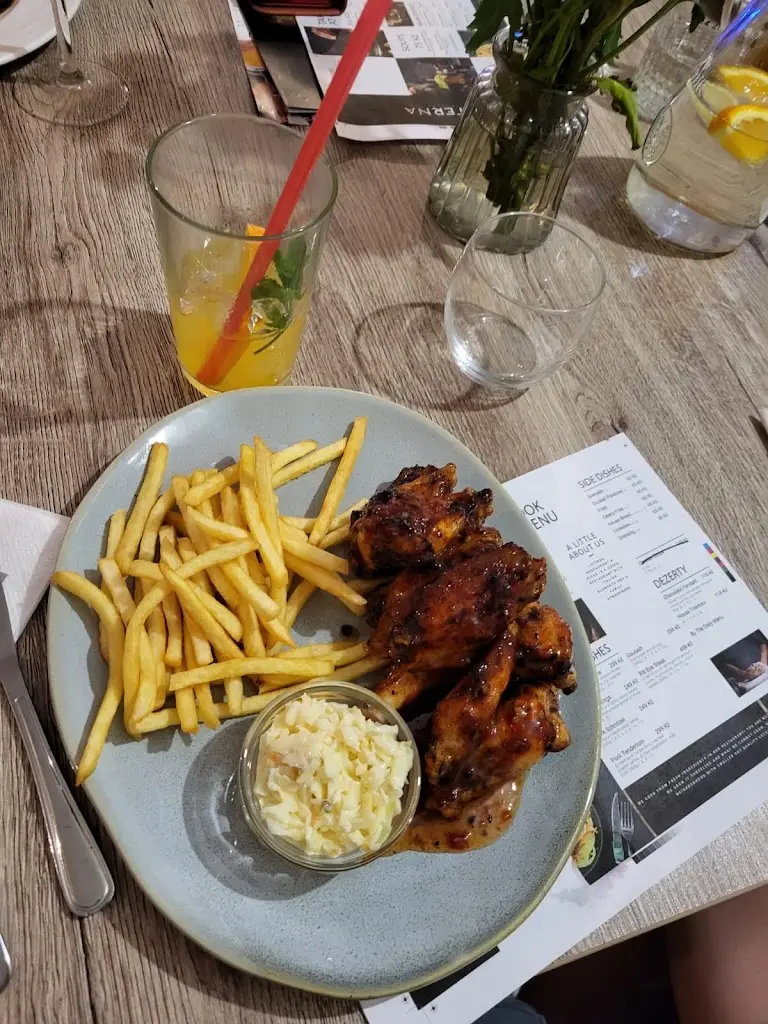 Jo_Laterna Restaurant & Pizza_Hevlín_review