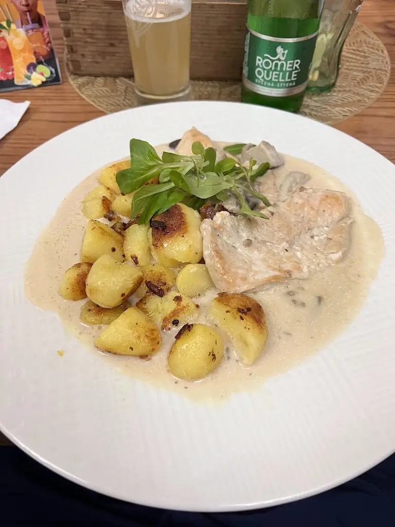 Andrew Morris_Viecha Jašter_Hlohovec_review