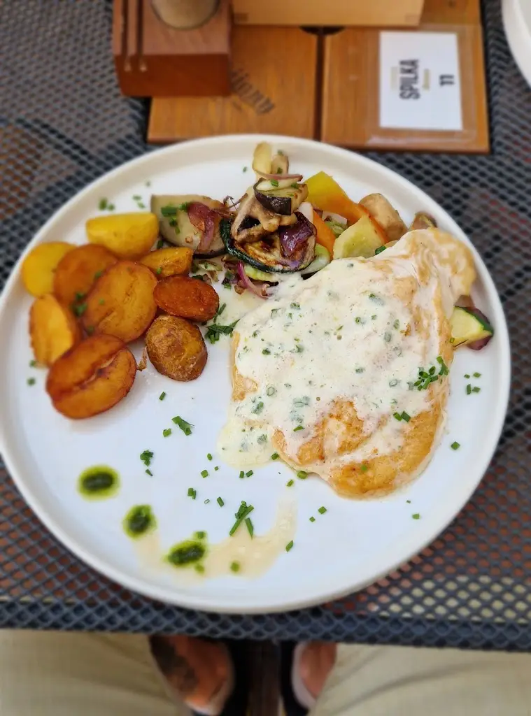 Juraj Link_Reštaurácia SPILKA Terasa_Hlohovec_review