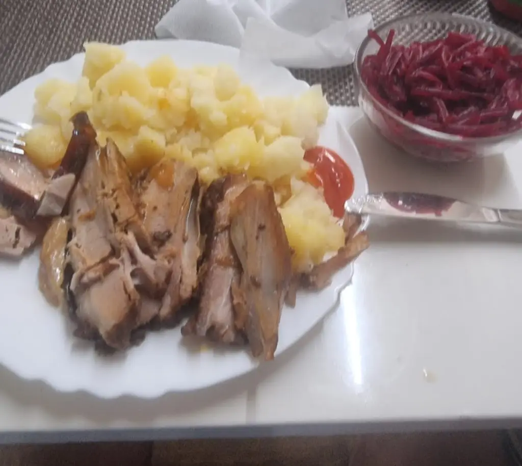 Svetlana & Irina Kudrova_Jedáleň Lukras_Hlohovec_review