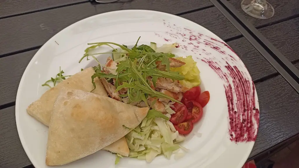 Reštaurácia, kaviareň a terasa & Hotel JELEŇ_Hlohovec_slider_image_3