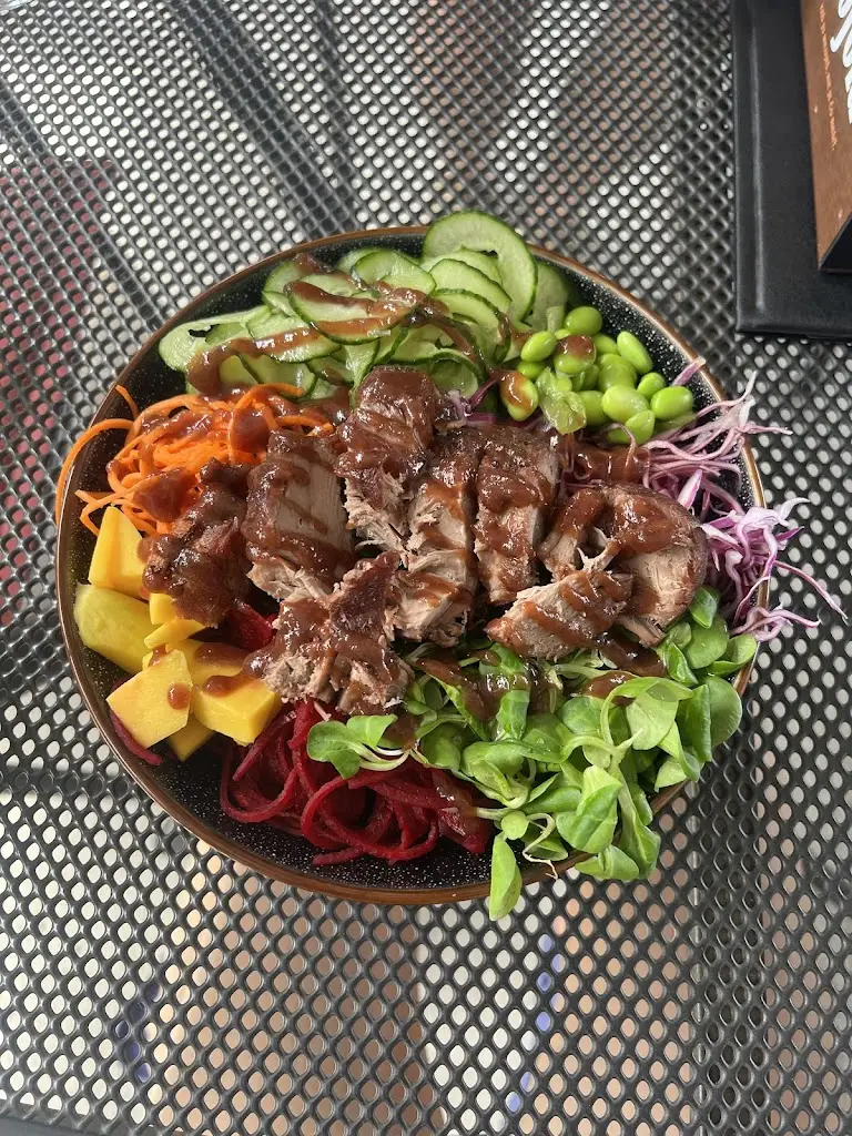 Iva Šumec_Bonsaj sushi restaurant_Hlohovec_review