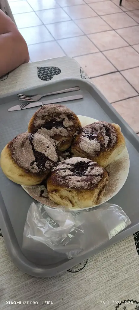 Ernest Pavelka_Jazuma_Hlohovec_review