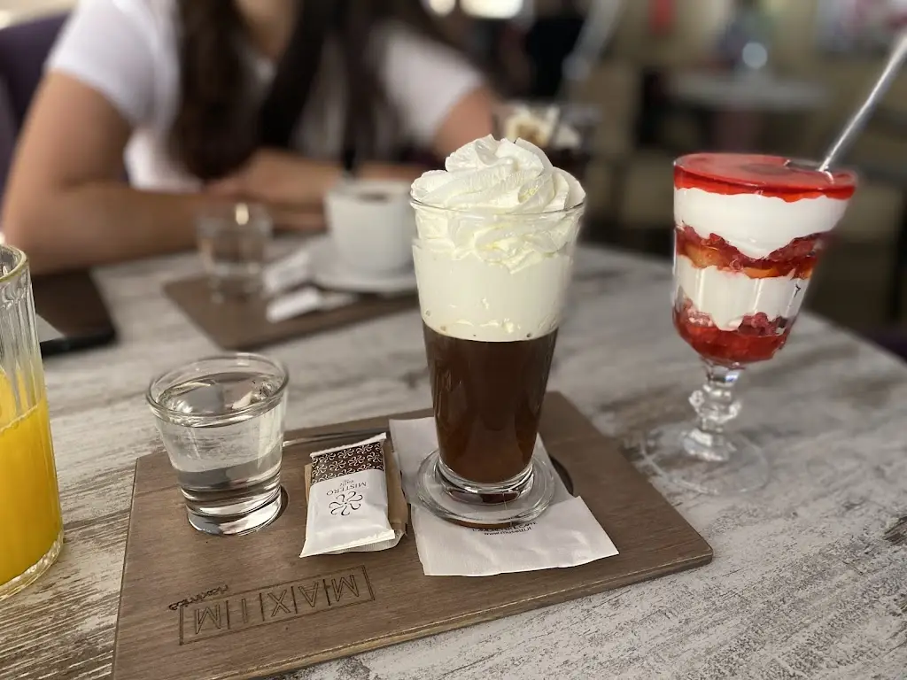 Erik Mesároš_Cukráreň Maximka_Hlohovec_review