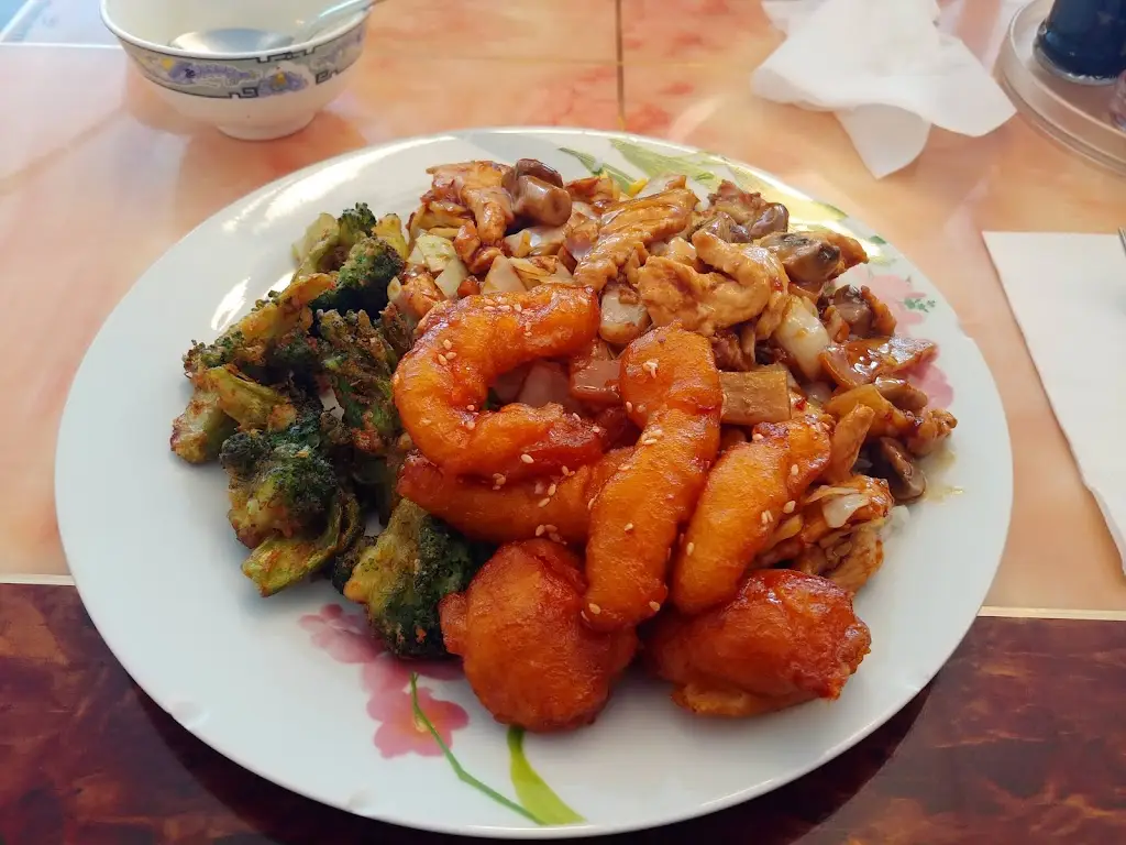 Vladimír Varga_Čínske Bistro_Hlohovec_recensione