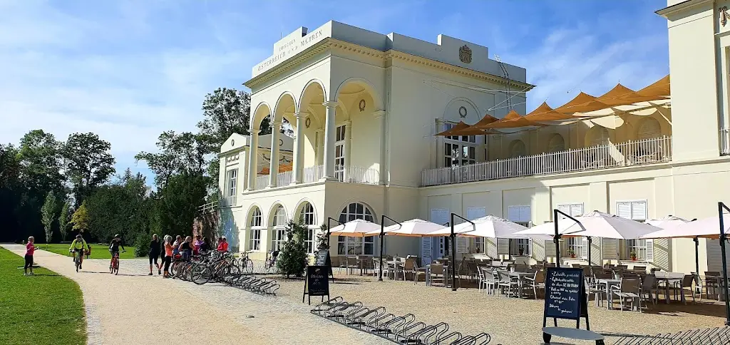 josef zicha_HRANIČNÍ ZÁMEČEK_Hlohovec_review