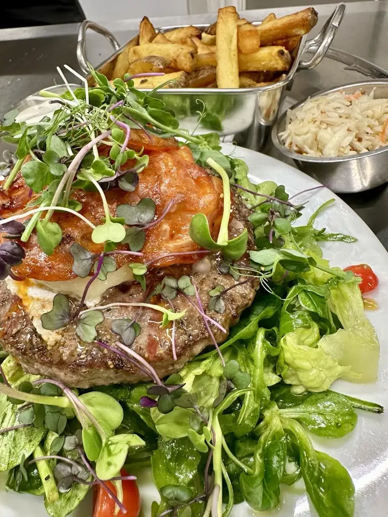 Burgr's Fresh Burger Bistro_Hodonín_slider_image_3