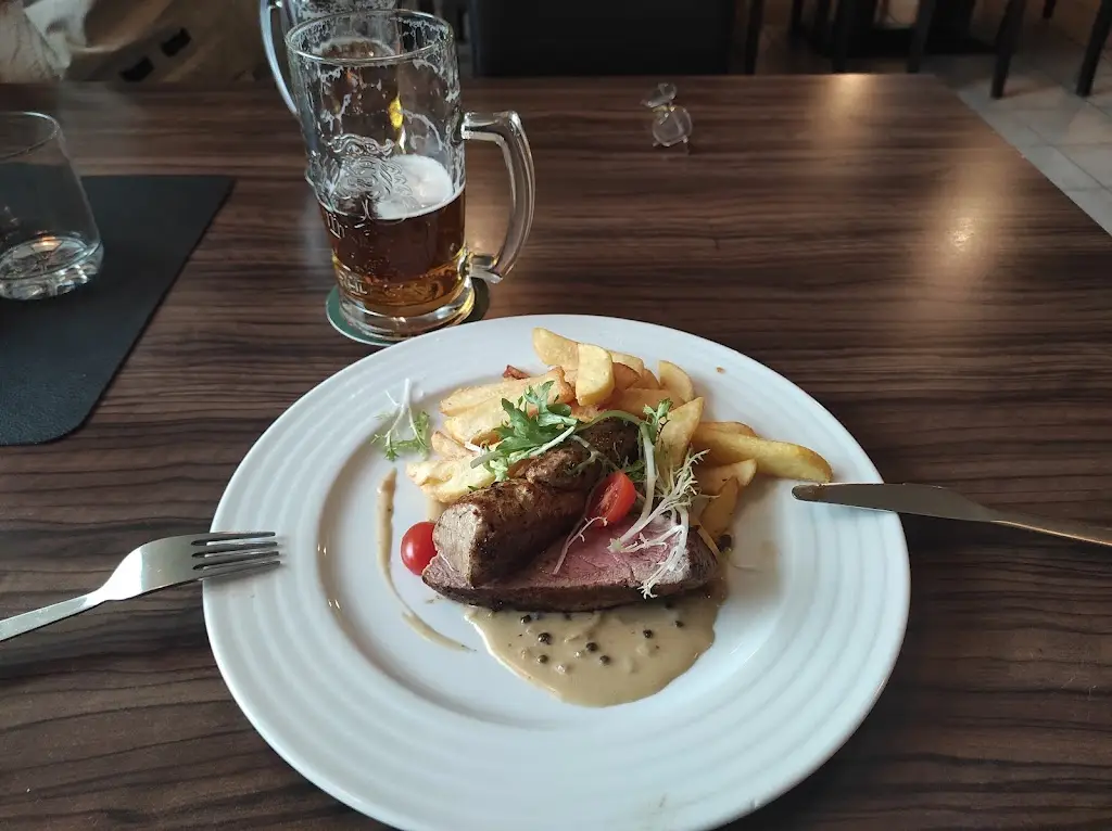 Mihály Seres_Restaurace Kulturní Dům Hodonín_Hodonín_recensione