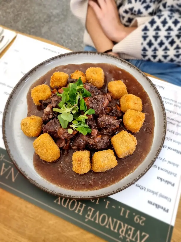 Petra Zdařilová_Na Radnici_Hodonín_review