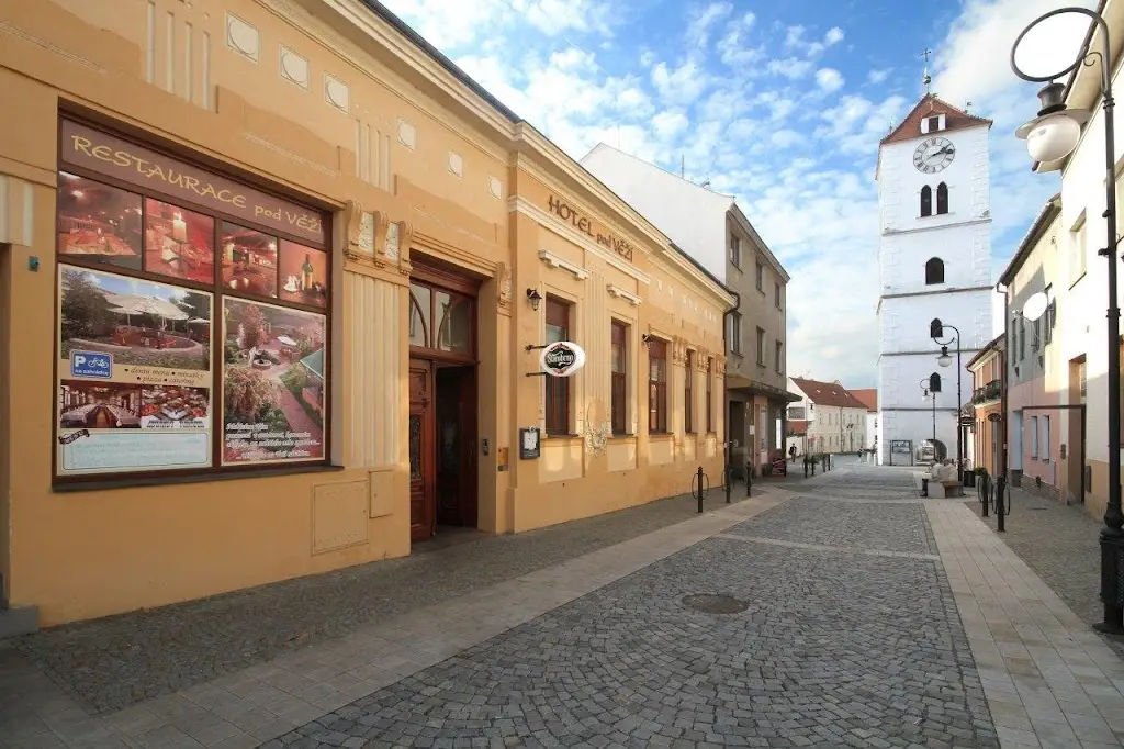 Hotel a Restaurace Pod Věží Strážnice_Hroznová Lhota_slider_image_1