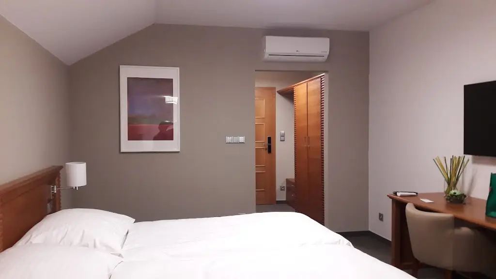 Hotel a Restaurace Pod Věží Strážnice_Hroznová Lhota_slider_image_2