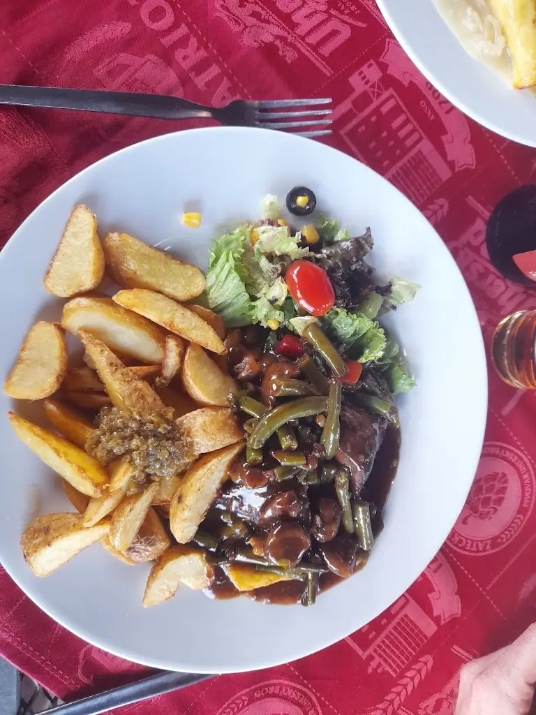 L. Nielsen_Hotel Strážnice_Hroznová Lhota_review