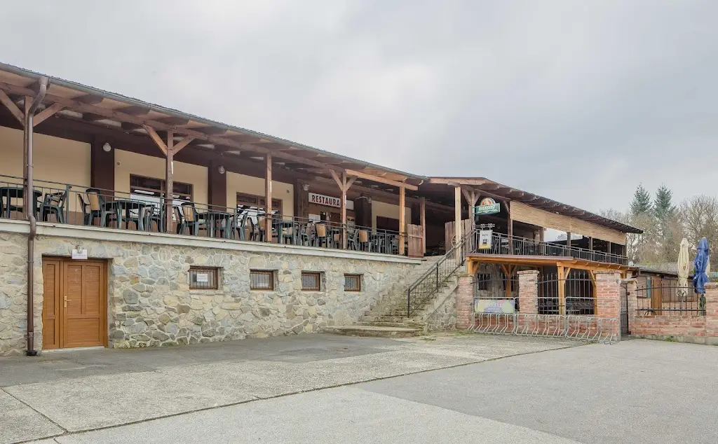 Karel Hynšt_Restaurace a penzion pod Šumárníkem_Hroznová Lhota_review