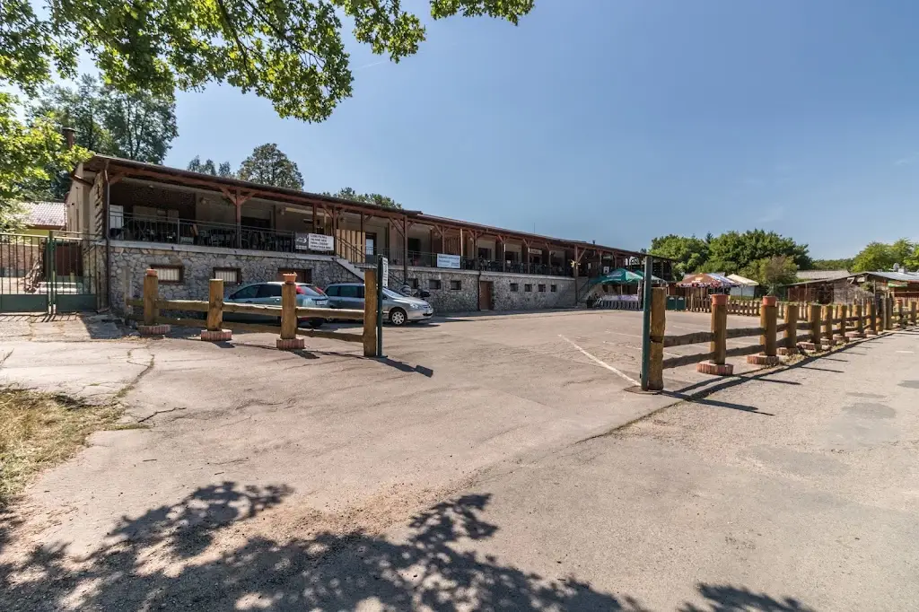 Restaurace a penzion pod Šumárníkem_Hroznová Lhota_slider_image_3