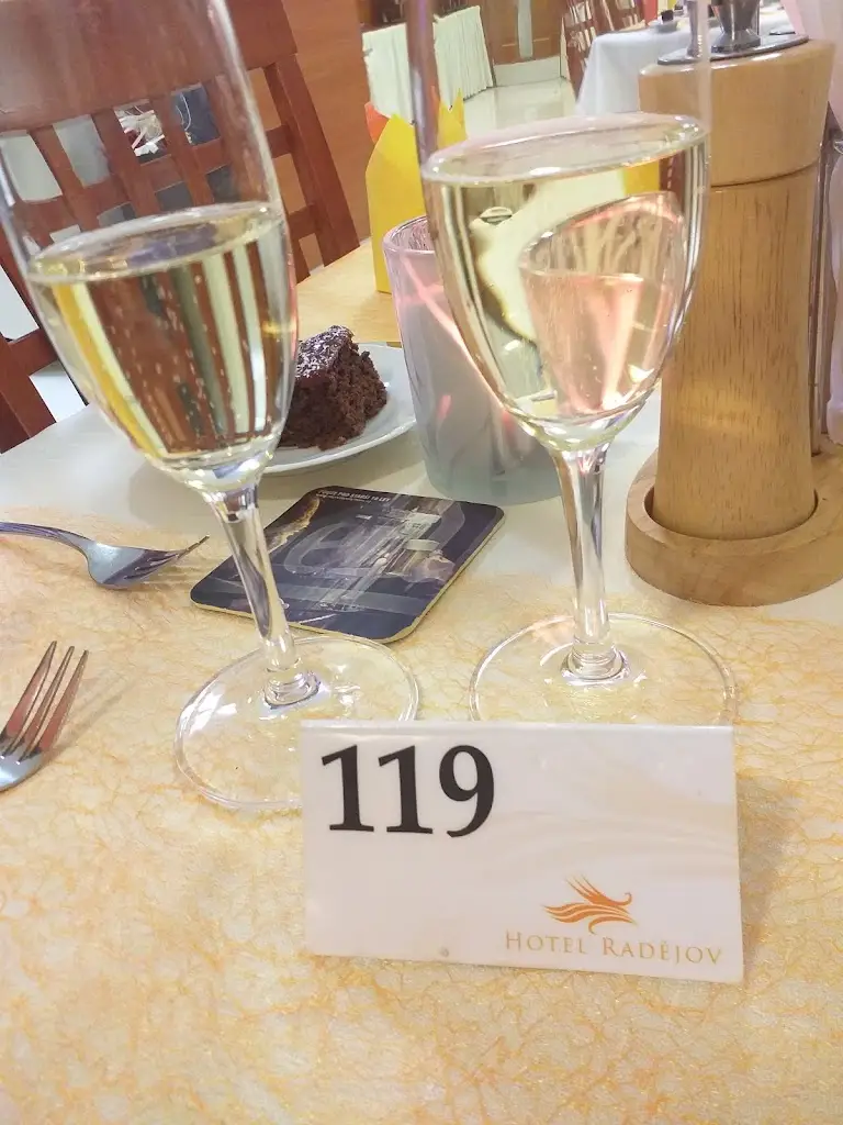 Natalia K_Restaurace Letka_Hroznová Lhota_review