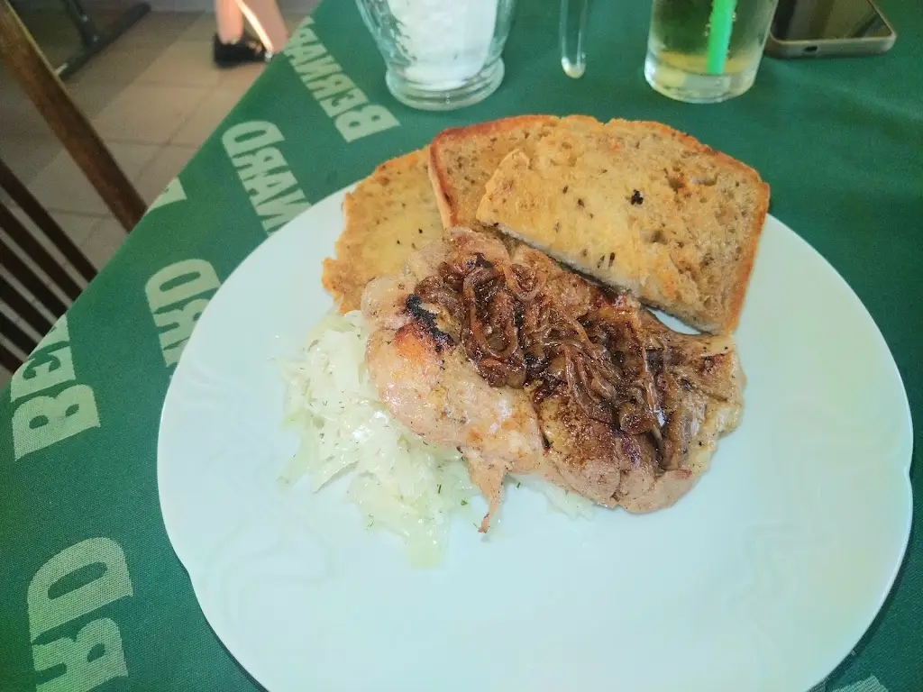 Vladka Bohunicka_Odboč na hřiště_Hrušovany u Brna_recensione