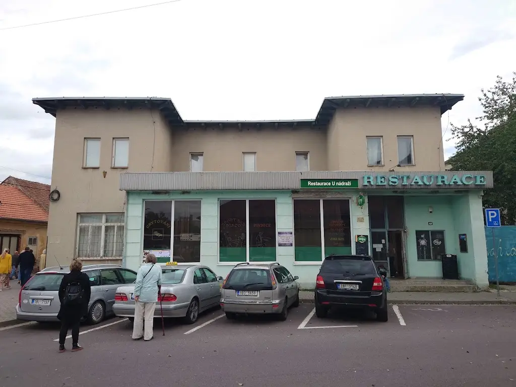 Oskar Orság_Restaurace U Nádraží_Hrušovany u Brna_review