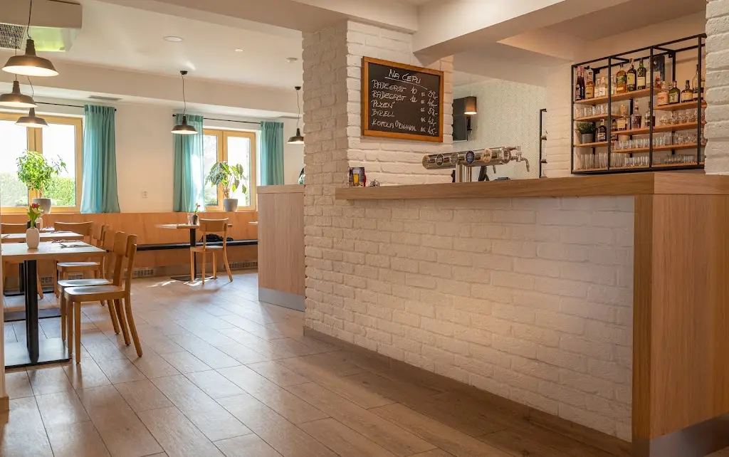 Restaurace-penzion U Halmů restaurant in Hustopeče