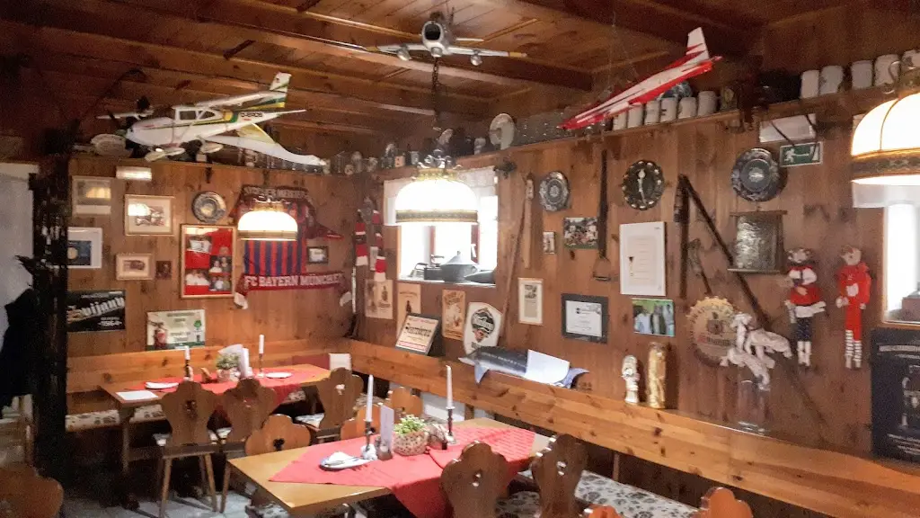 Restaurace a Pension U Urbanů restaurant in Ivančice