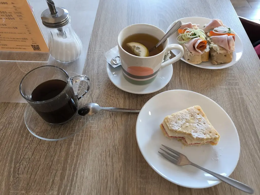 Bohumír Bednář_Zdravé potraviny & Café bar Lapacho_Ivančice_review