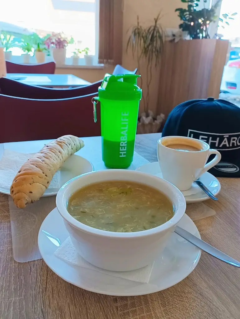 Václav Štrébely_Zdravé potraviny & Café bar Lapacho_Ivančice_review