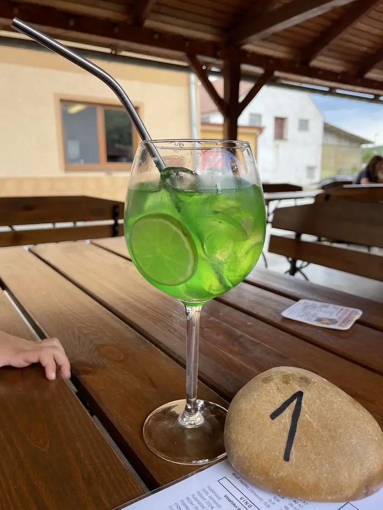 Kristina Ess_NA DĚDINĚ_Ivančice_recensione