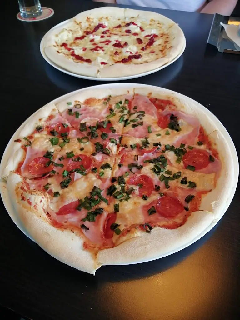 Pizza Na Kovárně_Ivančice_slider_image_1