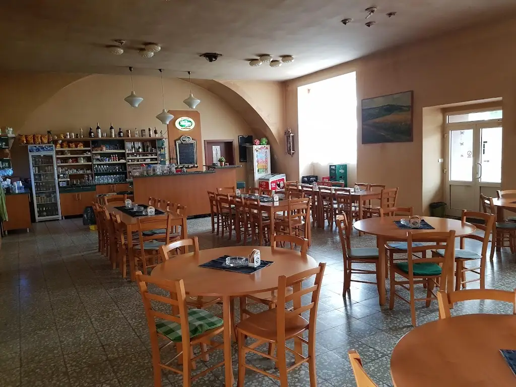Pivnice Na Rožku restaurant in Kněždub
