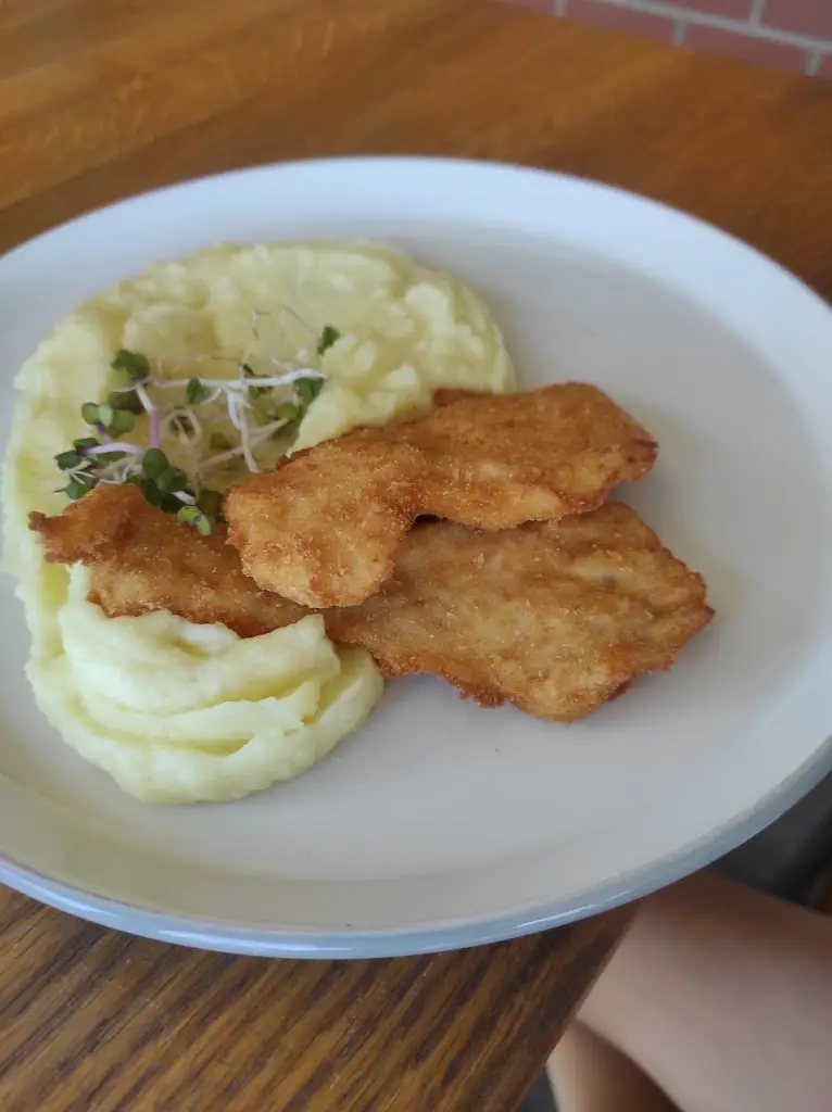 Renata Formánková_Sport Club_Kostice_review