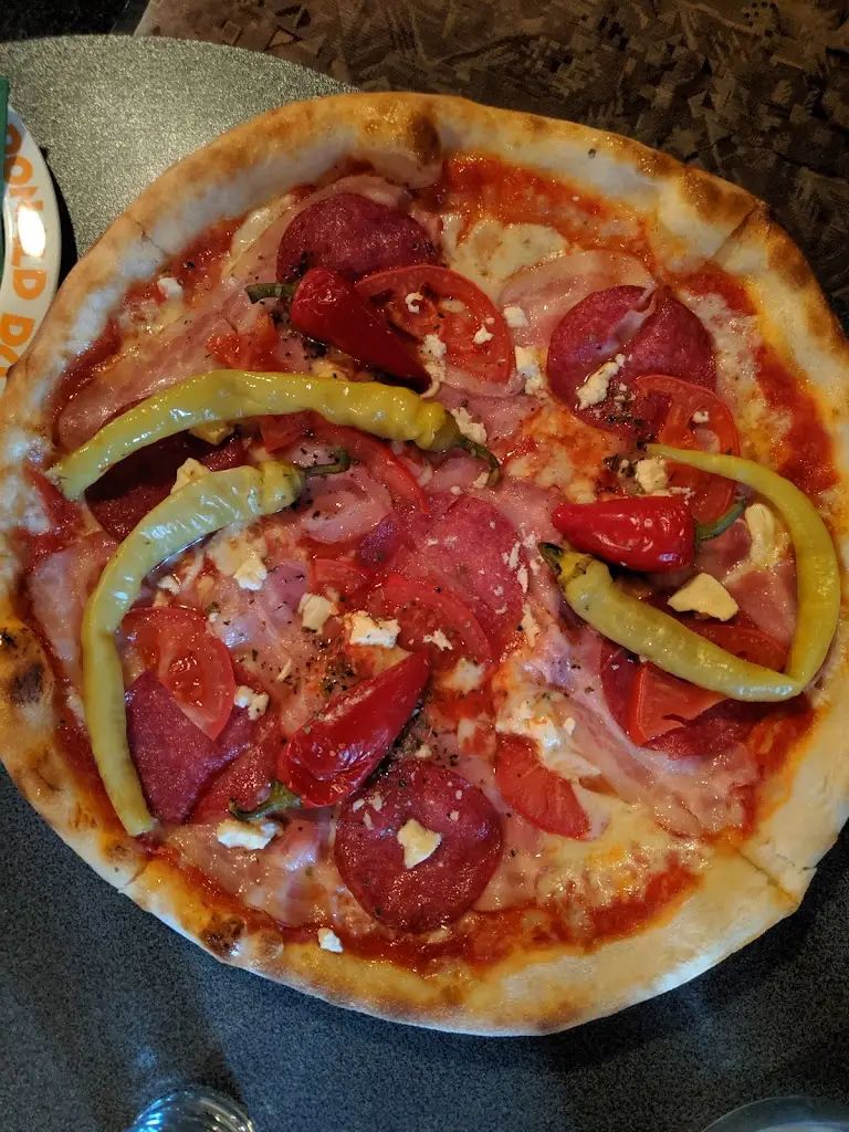 Ashanth Phillips_Pizzerie a penzion Na záložně_Kobylí_review