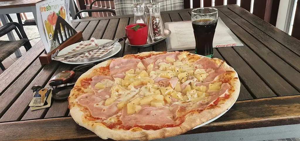 Steve Garnsworthy_Restaurant & pizzeria La BOCCA_Kuřim_recensione