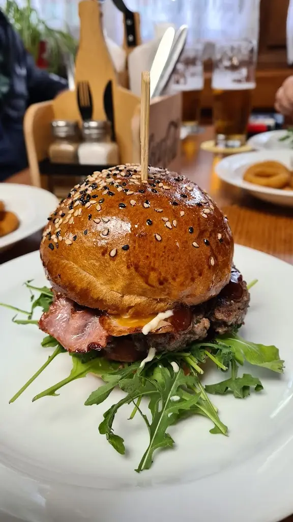 Serhii Lapchynskyi_Country Bar_Kuřim_review