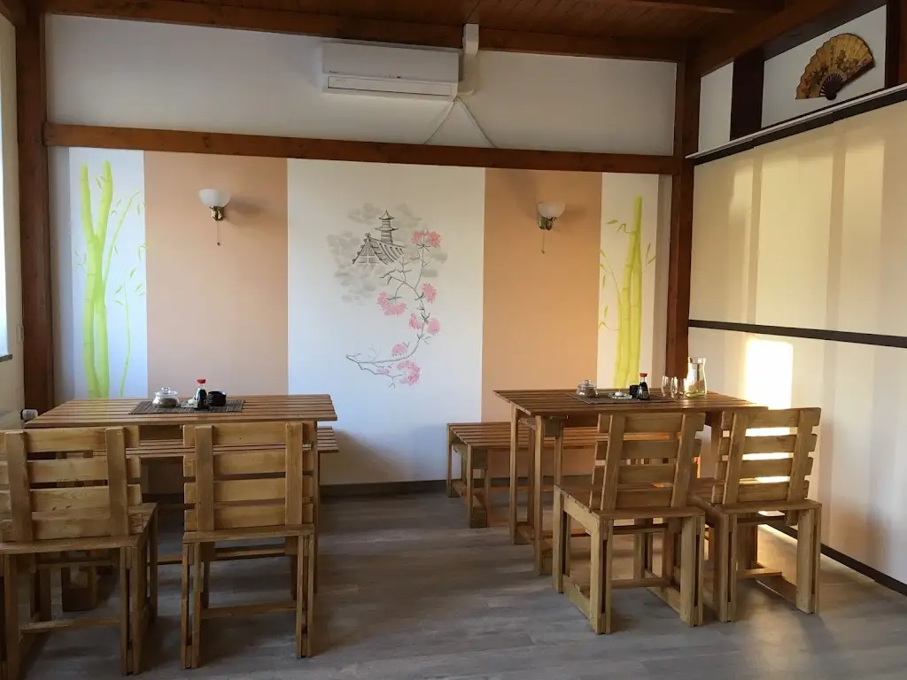 sushiMi restaurant in Kuřim