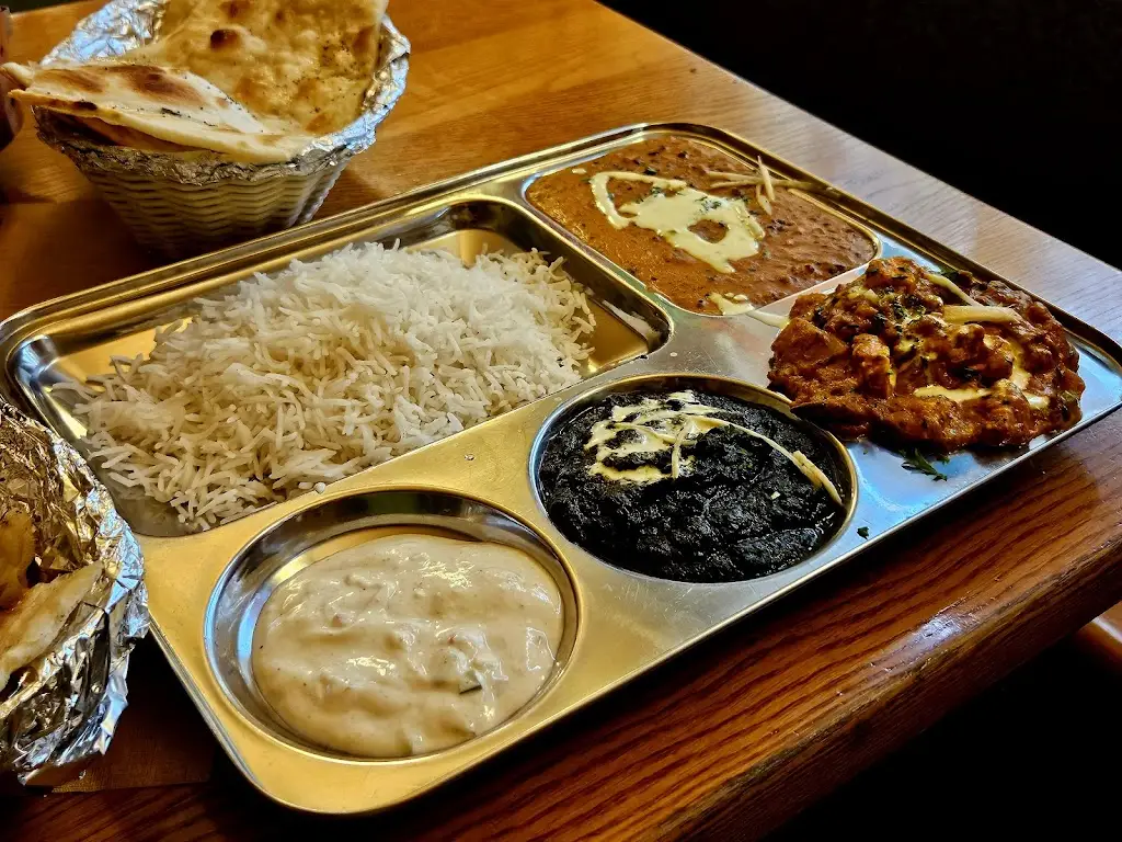 The Curry House Indická Restaurace_České Velenice_slider_image_3