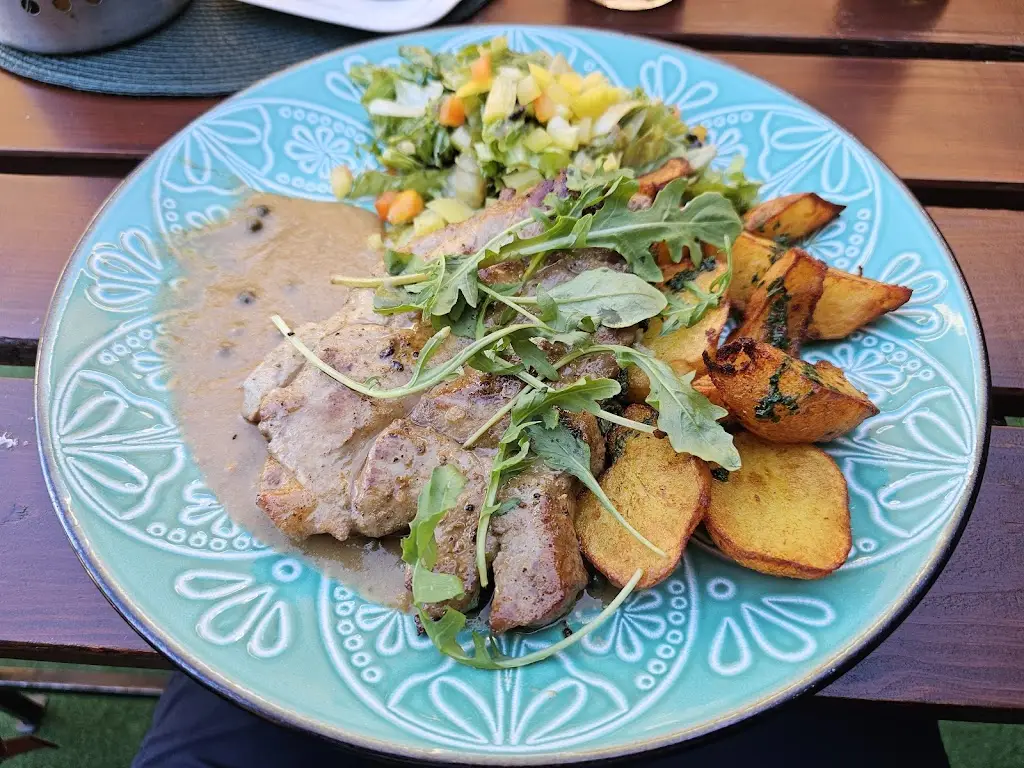 Pápai István_Restaurace Na Šlajsi_Lanžhot_recensione