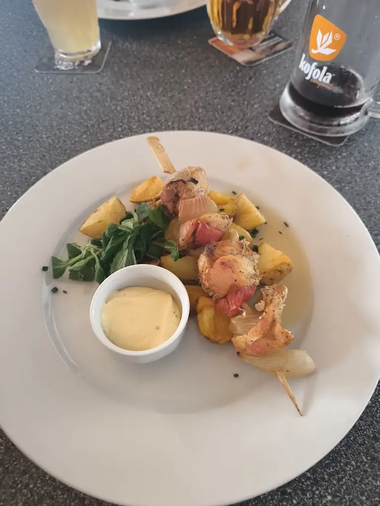 Tady Martin_Restaurace Podlužan - Letní terasa_Lanžhot_review