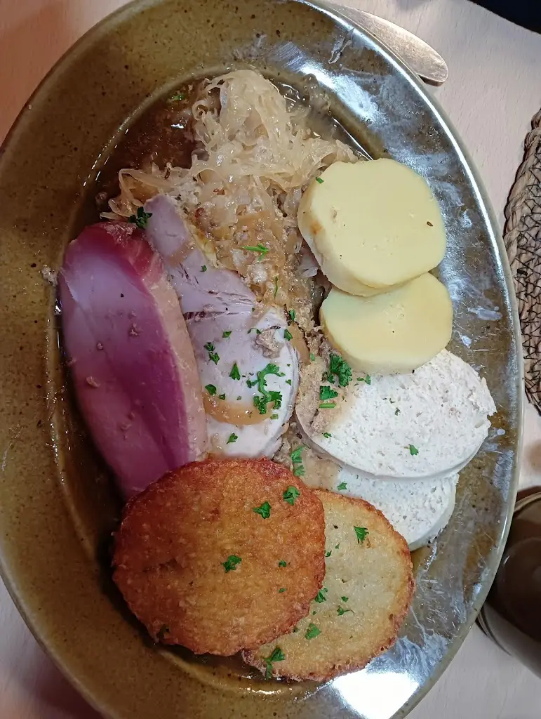 jmaresq_Hostinec U kostela_České Velenice_review