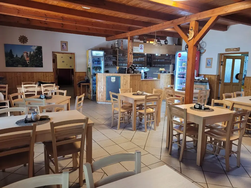 Hostinec U kostela restaurant in České Velenice