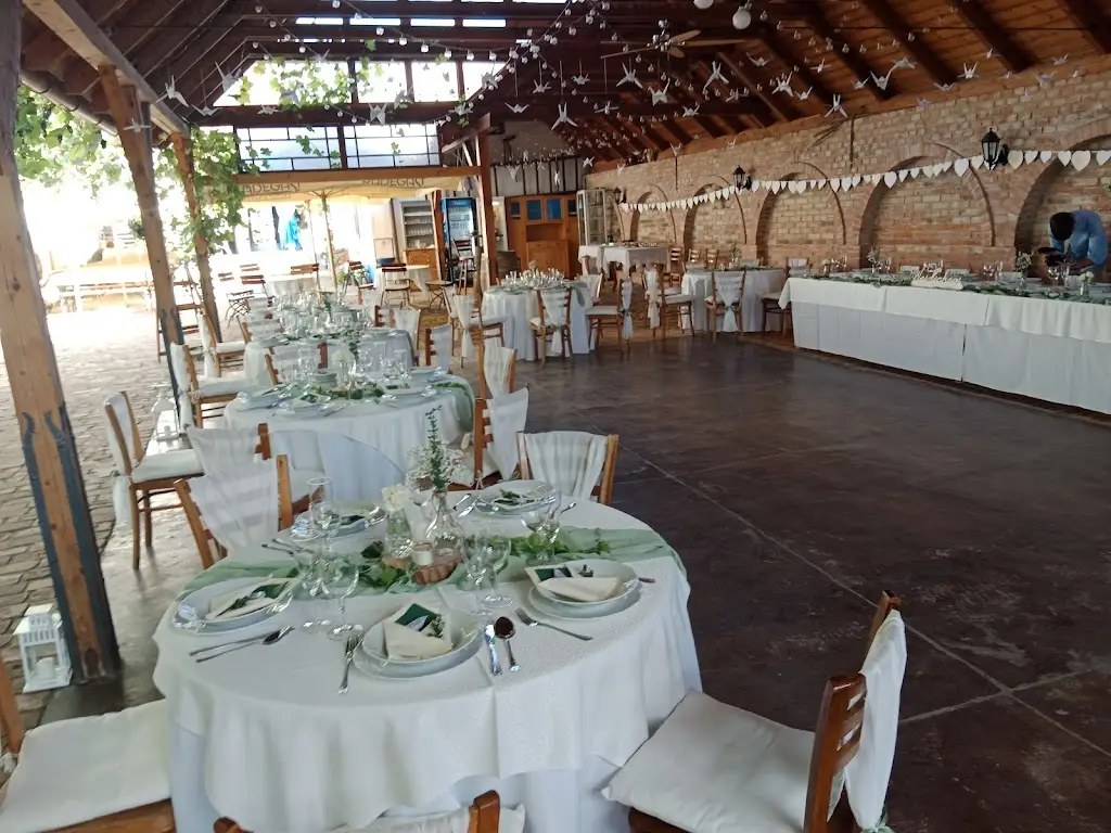 Jakub Wallhorn_Hostinec U Bartošů_Lanžhot_review