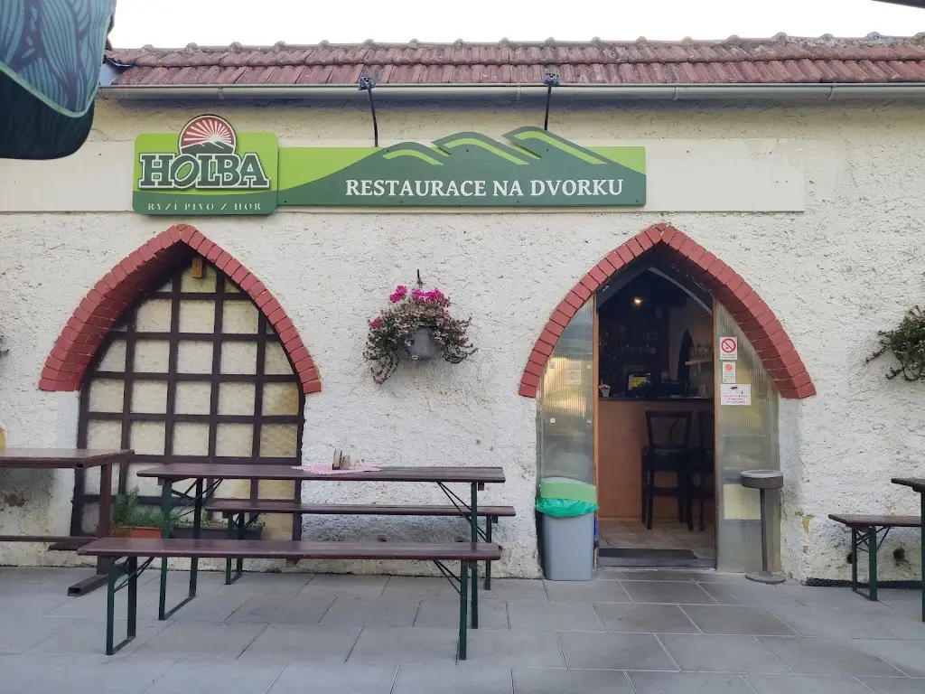 Restaurace - Kavárna Na Dvorku ristorante a Letovice