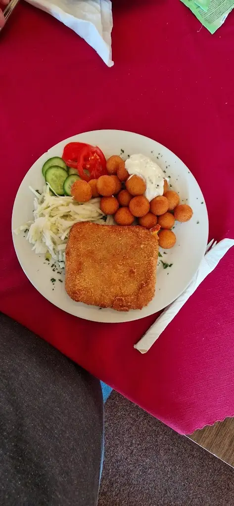 Jan Smejkal_Jan Pavlík - Restaurace Na Nádraží_České Velenice_review