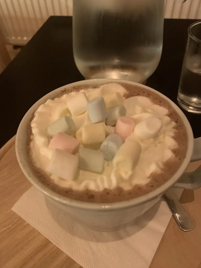 Frank Lewerenz_Yalla bar_Kyjov_review