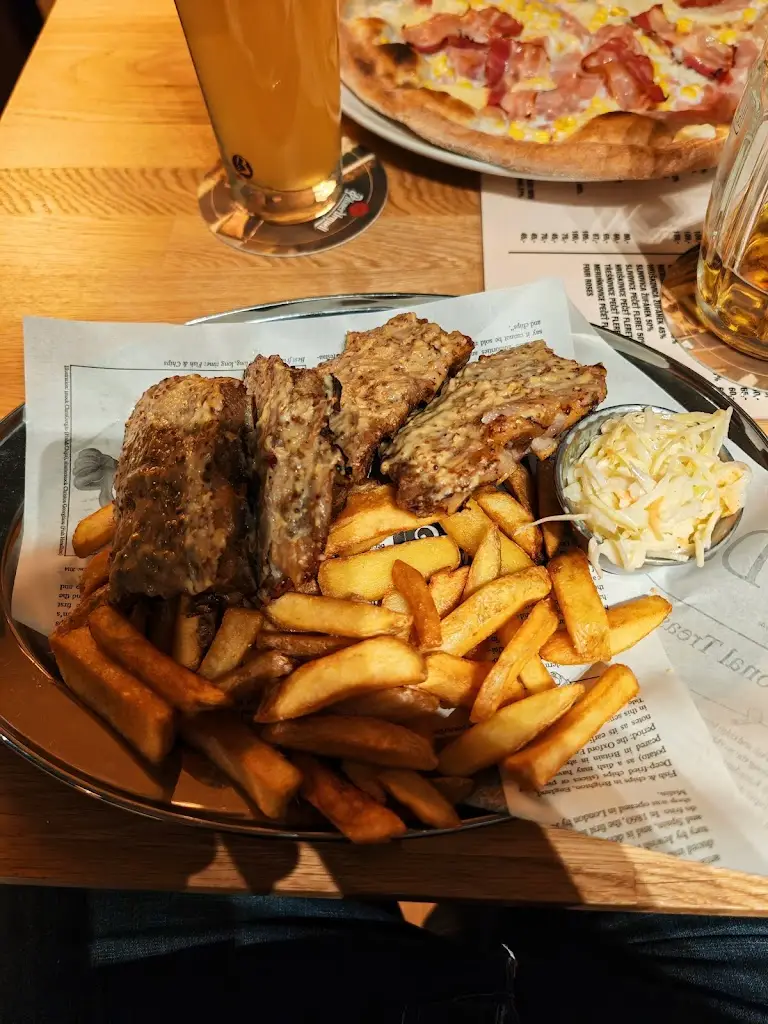 Kanec Xyz_PRVNÍ PATRO - burger - pizza - bar_Kyjov_review