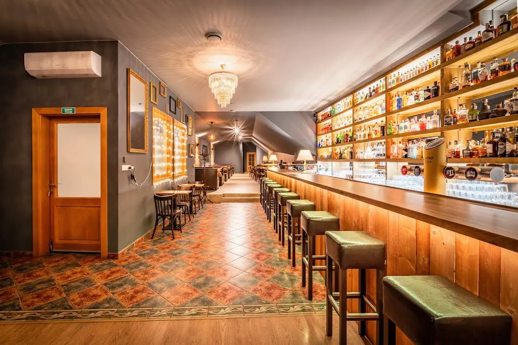 PRVNÍ PATRO - burger - pizza - bar restaurant in Kyjov