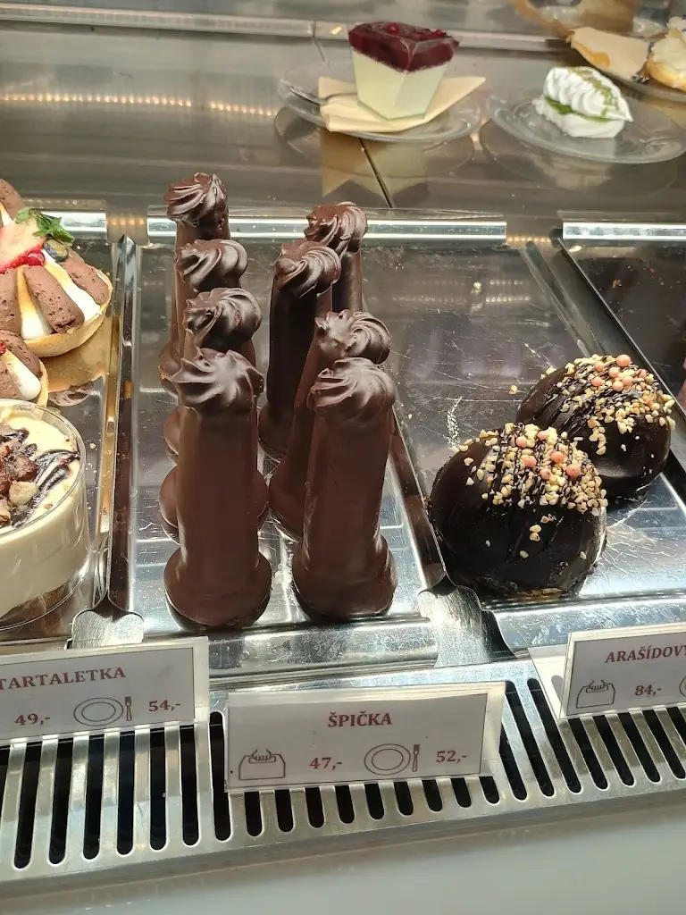 Joanna Mędrzecka-Stefańska_Longus_Kyjov_review