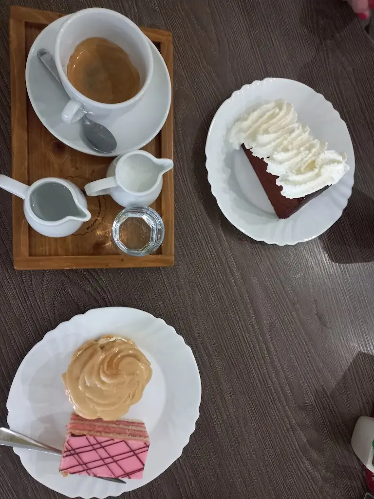 Radim Janoska_Rodinná cukrárna a kavarna Šarlotka_České Velenice_review