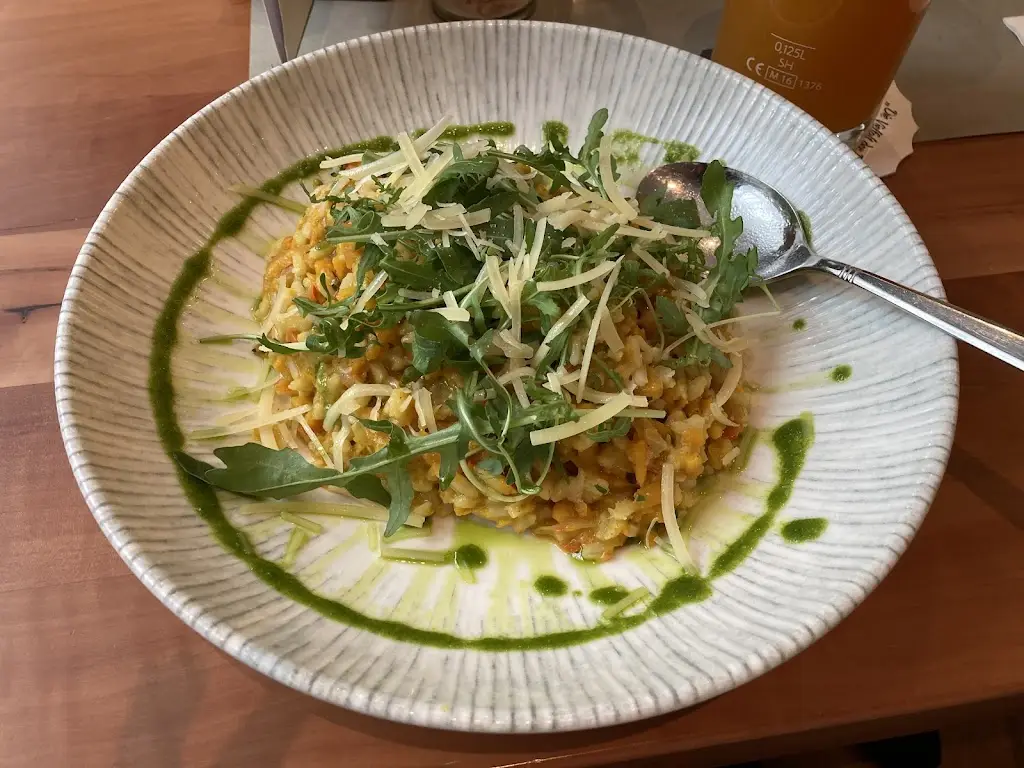 Szimonetta Studringer_Stadtwirtshaus Hopferl_České Velenice_review