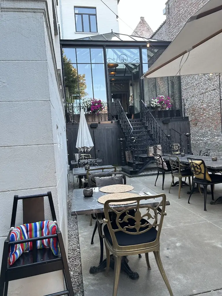 Brasserie l'Epoque restaurant in Měnín